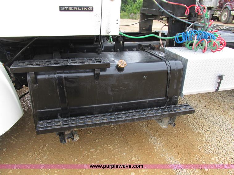 image for item K5096 1999 Sterling A9500 semi truck