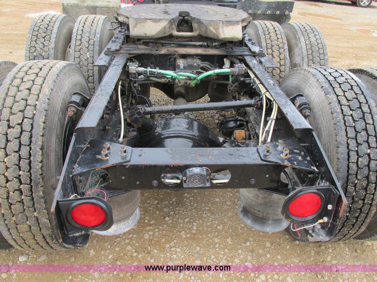 image for item K5096 1999 Sterling A9500 semi truck