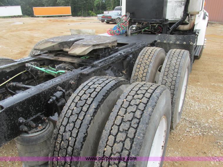 image for item K5096 1999 Sterling A9500 semi truck