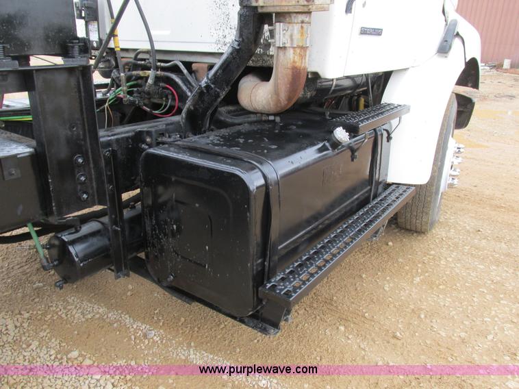 image for item K5096 1999 Sterling A9500 semi truck