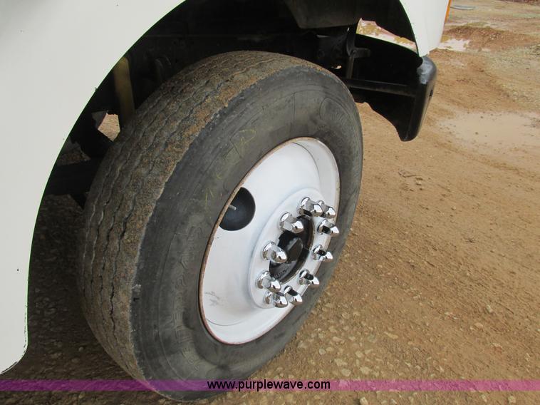 image for item K5096 1999 Sterling A9500 semi truck