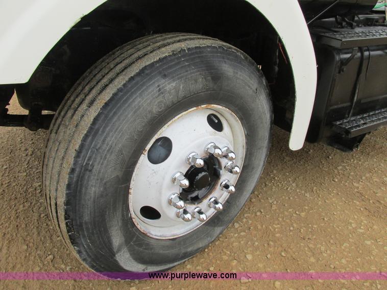 image for item K5096 1999 Sterling A9500 semi truck