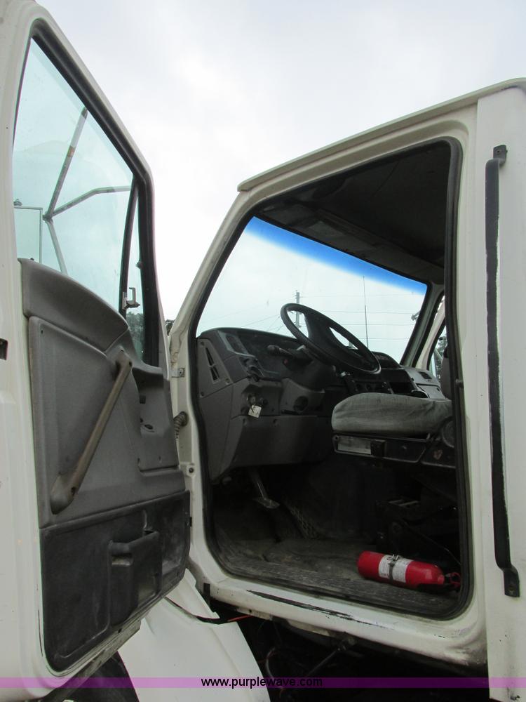 image for item K5096 1999 Sterling A9500 semi truck