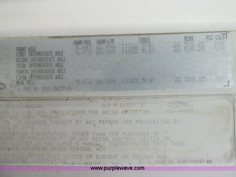 image for item K5096 1999 Sterling A9500 semi truck