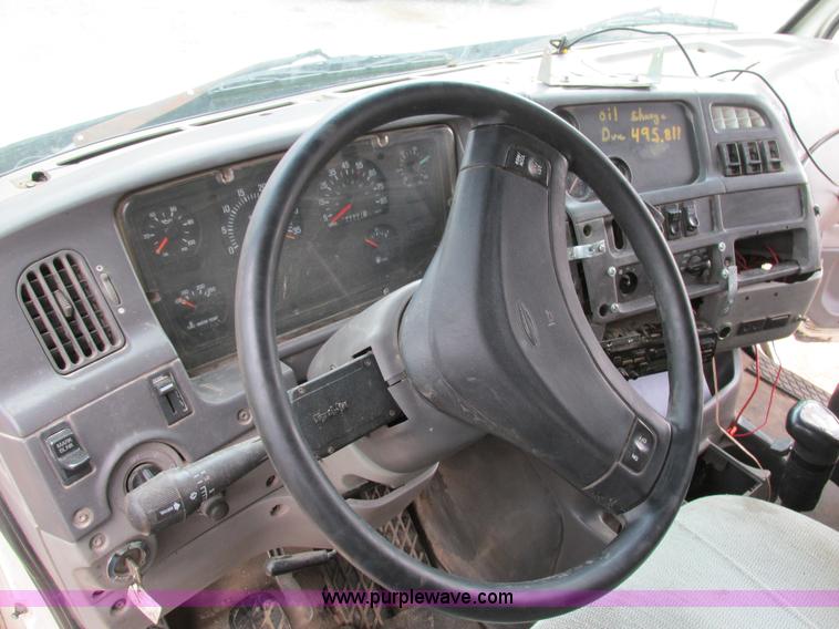 image for item K5096 1999 Sterling A9500 semi truck