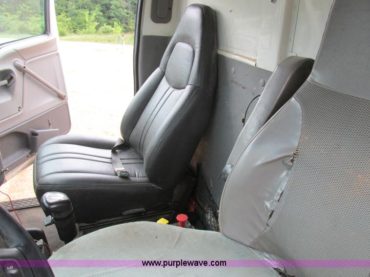 image for item K5096 1999 Sterling A9500 semi truck