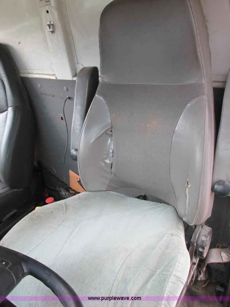 image for item K5096 1999 Sterling A9500 semi truck