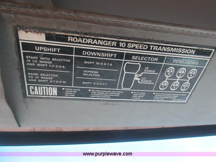 image for item K5096 1999 Sterling A9500 semi truck