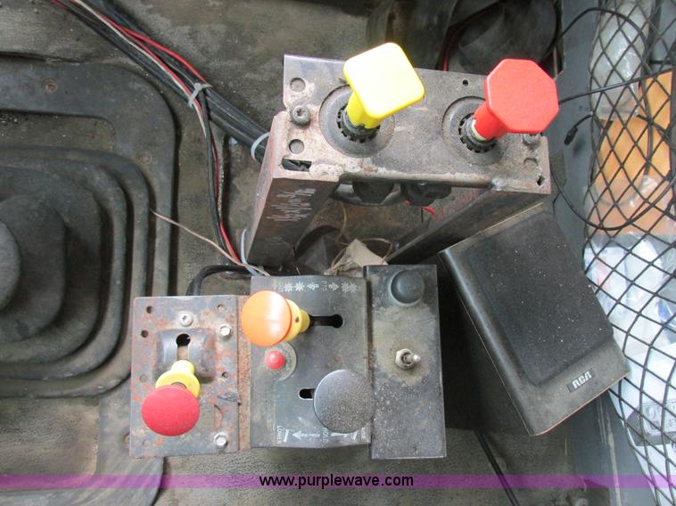 image for item K5096 1999 Sterling A9500 semi truck