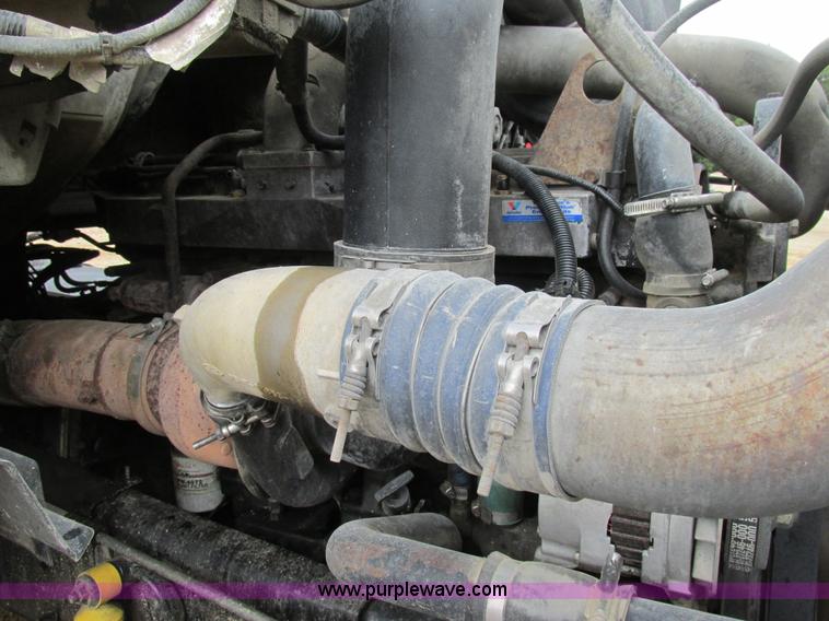 image for item K5096 1999 Sterling A9500 semi truck