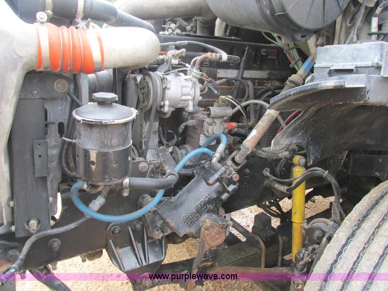 image for item K5096 1999 Sterling A9500 semi truck