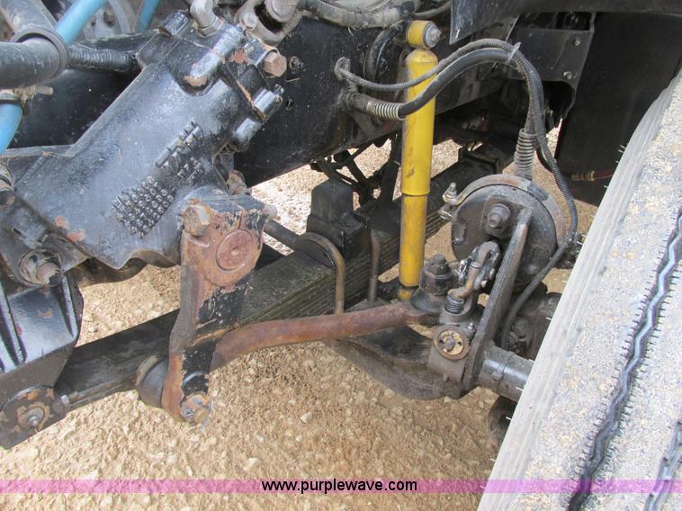 image for item K5096 1999 Sterling A9500 semi truck