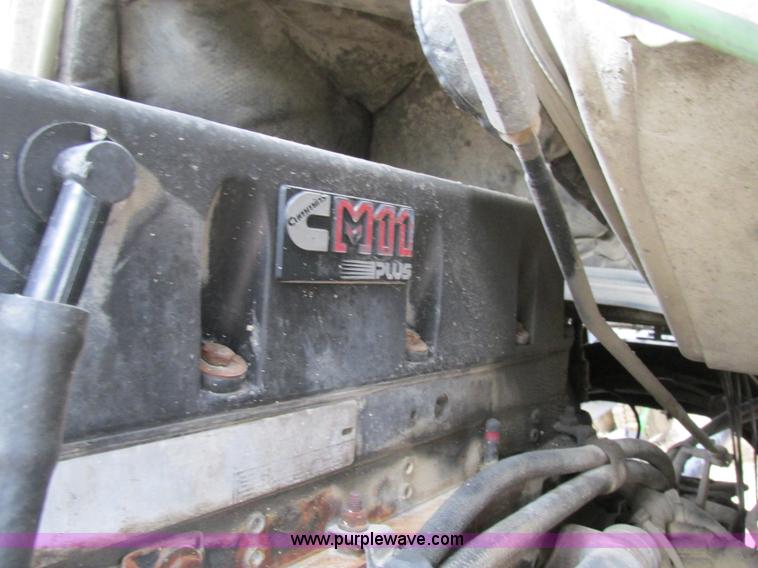 image for item K5096 1999 Sterling A9500 semi truck