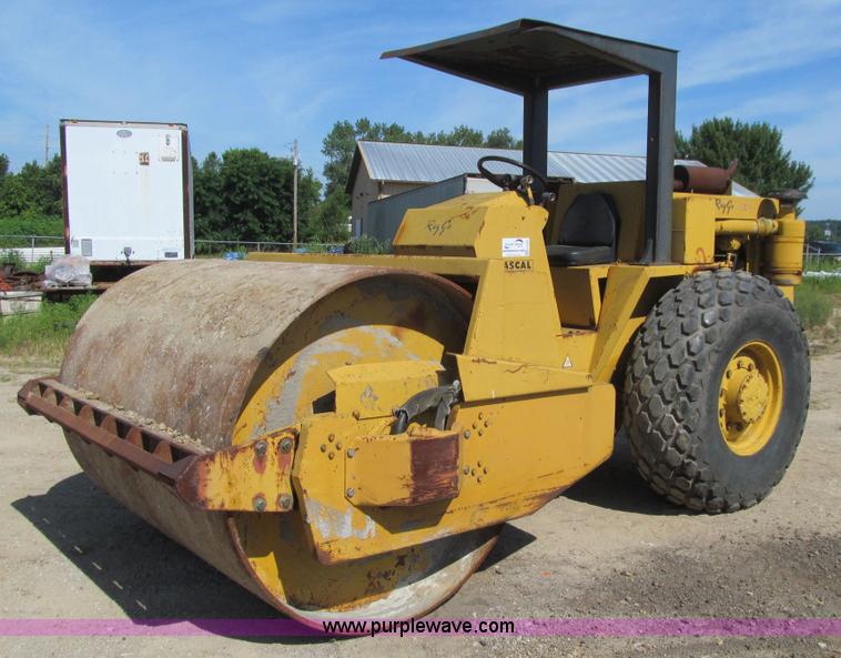 image for item K6261 Raygo Rascal 400A vibratory roller