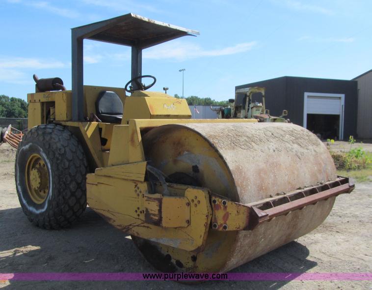 image for item K6261 Raygo Rascal 400A vibratory roller