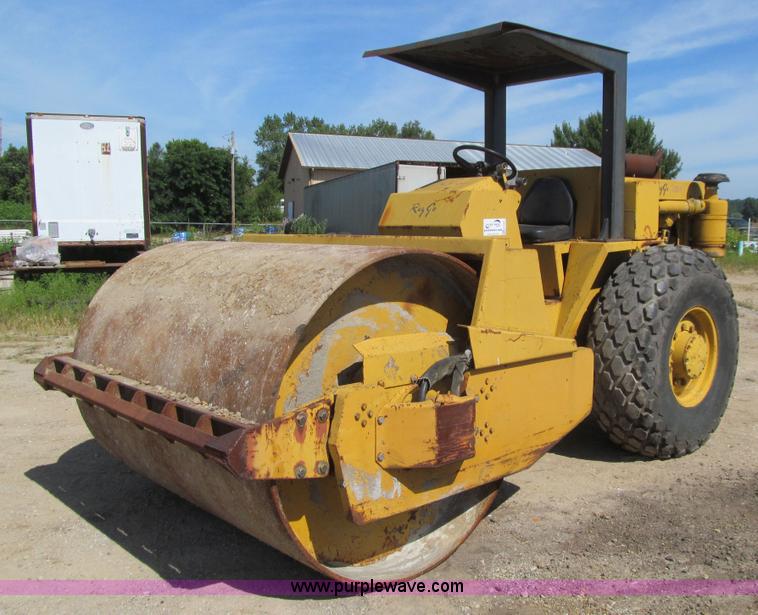 image for item K6261 Raygo Rascal 400A vibratory roller