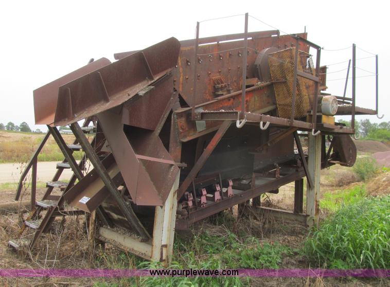 image for item K6306 Pioneer 1948 three deck vibratory screen