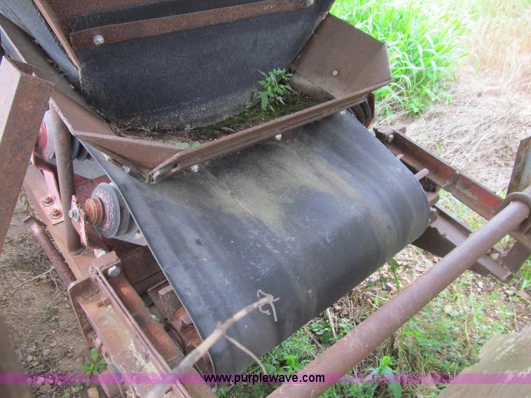 image for item K6306 Pioneer 1948 three deck vibratory screen