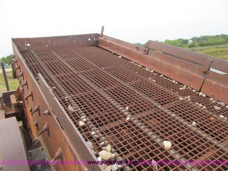 image for item K6306 Pioneer 1948 three deck vibratory screen