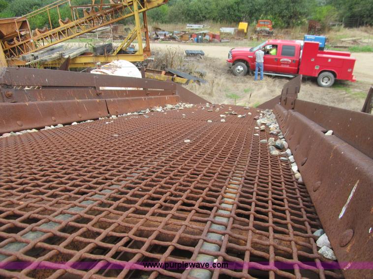 image for item K6306 Pioneer 1948 three deck vibratory screen