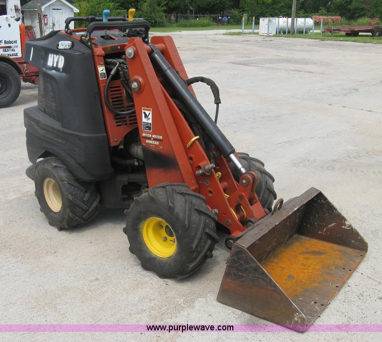 image for item K8744 2008 Ditch Witch Zahn R300 compact utility loader