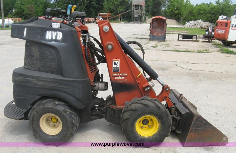image for item K8744 2008 Ditch Witch Zahn R300 compact utility loader