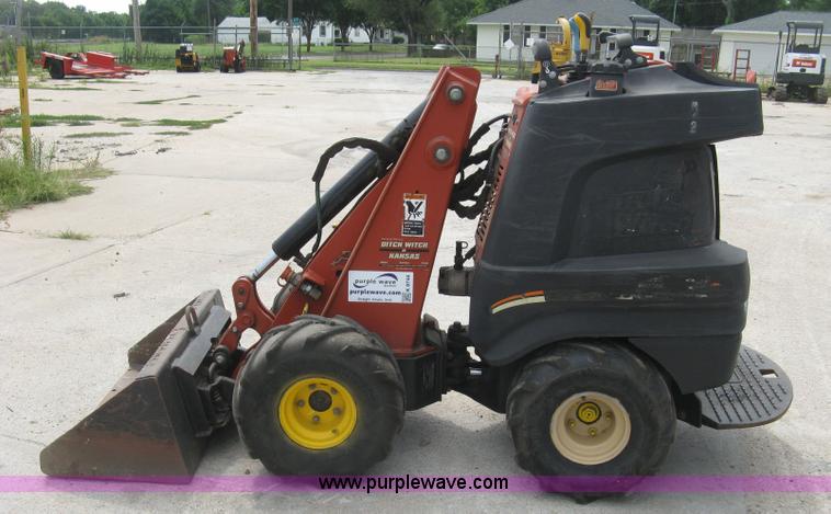 image for item K8744 2008 Ditch Witch Zahn R300 compact utility loader