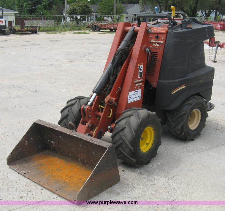 image for item K8744 2008 Ditch Witch Zahn R300 compact utility loader
