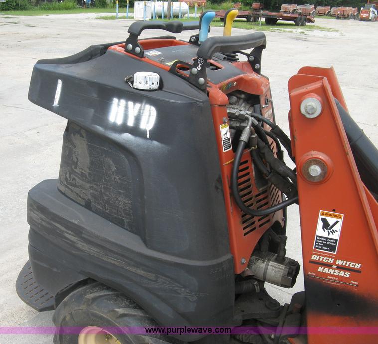 image for item K8744 2008 Ditch Witch Zahn R300 compact utility loader