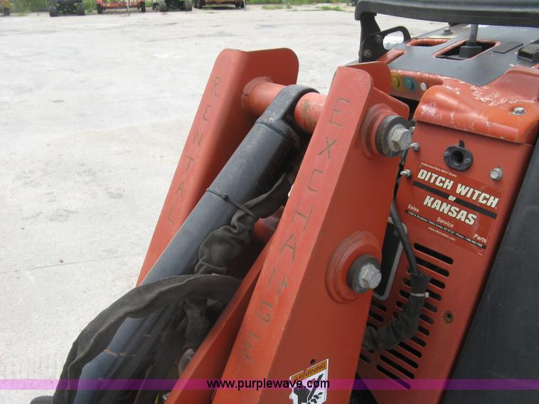 image for item K8744 2008 Ditch Witch Zahn R300 compact utility loader