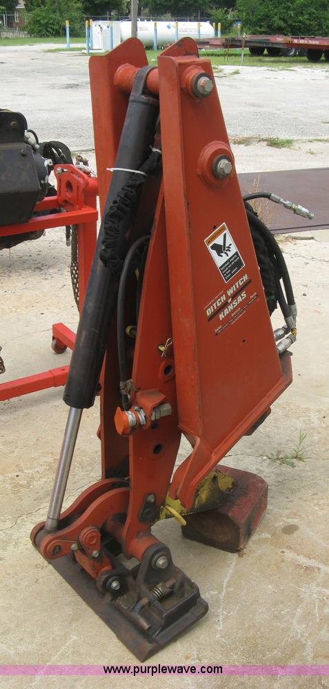 image for item K8744 2008 Ditch Witch Zahn R300 compact utility loader