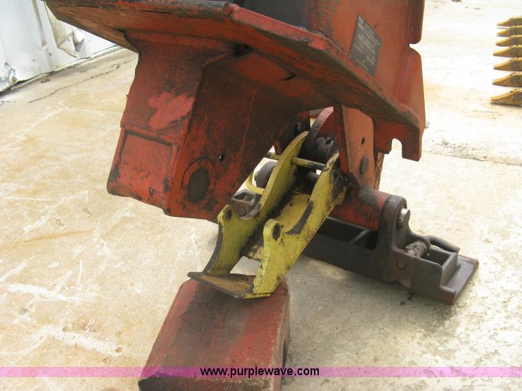 image for item K8744 2008 Ditch Witch Zahn R300 compact utility loader