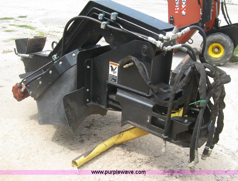 image for item K8744 2008 Ditch Witch Zahn R300 compact utility loader