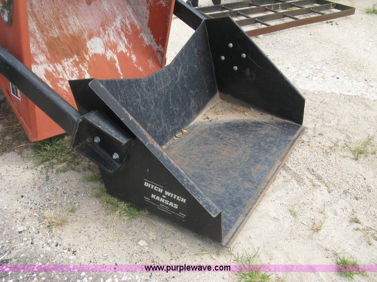 image for item K8744 2008 Ditch Witch Zahn R300 compact utility loader