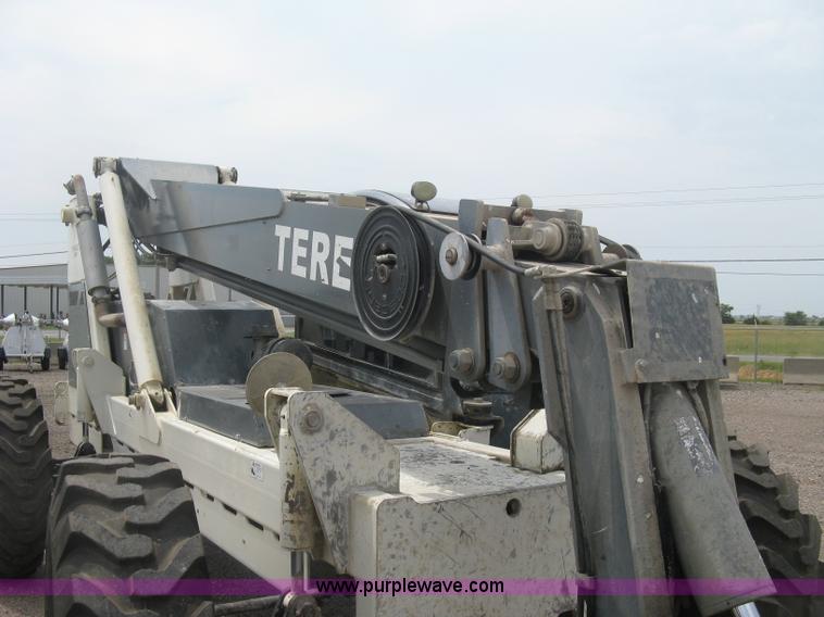 image for item K8746 2004 Terex TH842C telehandler