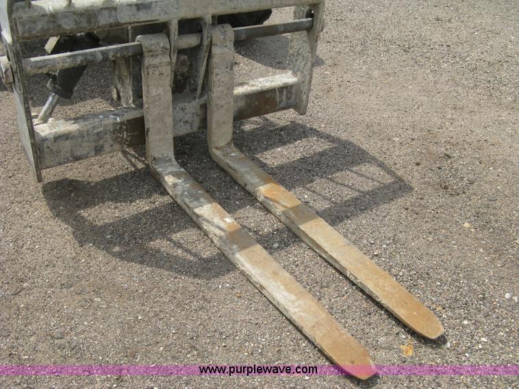 image for item K8746 2004 Terex TH842C telehandler