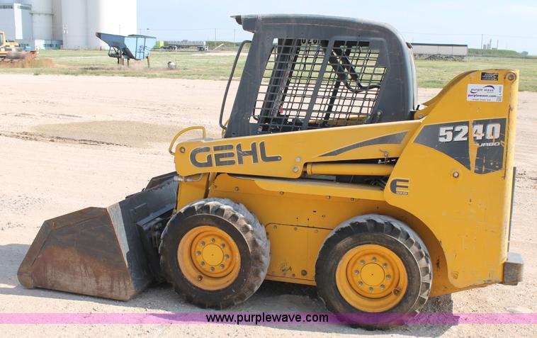 image for item L4392 2008 Gehl 5240 skid steer