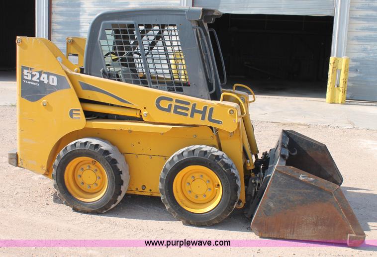 image for item L4392 2008 Gehl 5240 skid steer