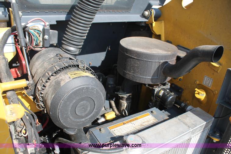 image for item L4392 2008 Gehl 5240 skid steer