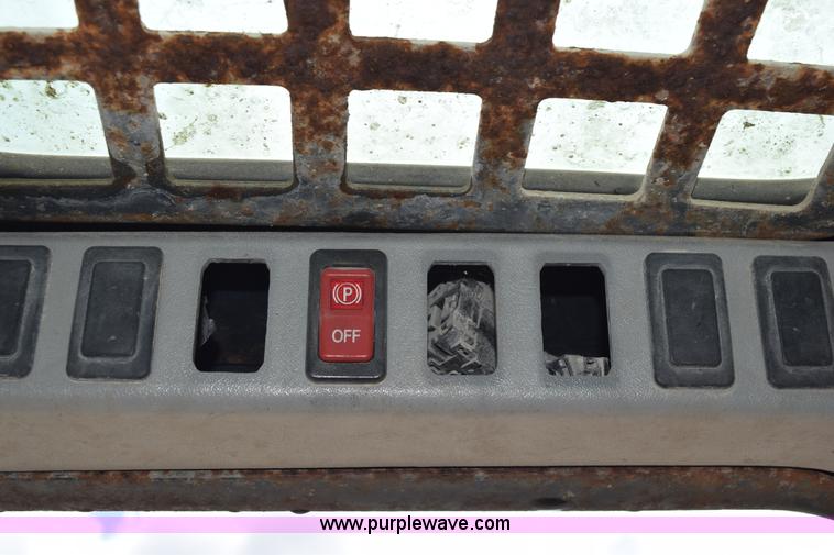 image for item L5785 2007 Bobcat T190 skid steer