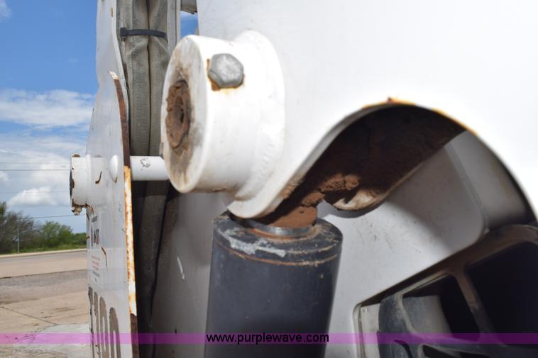 image for item L5785 2007 Bobcat T190 skid steer