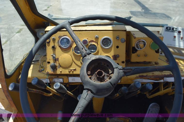 image for item L5789 1982 Galion 150A hydraulic crane