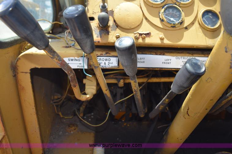 image for item L5789 1982 Galion 150A hydraulic crane