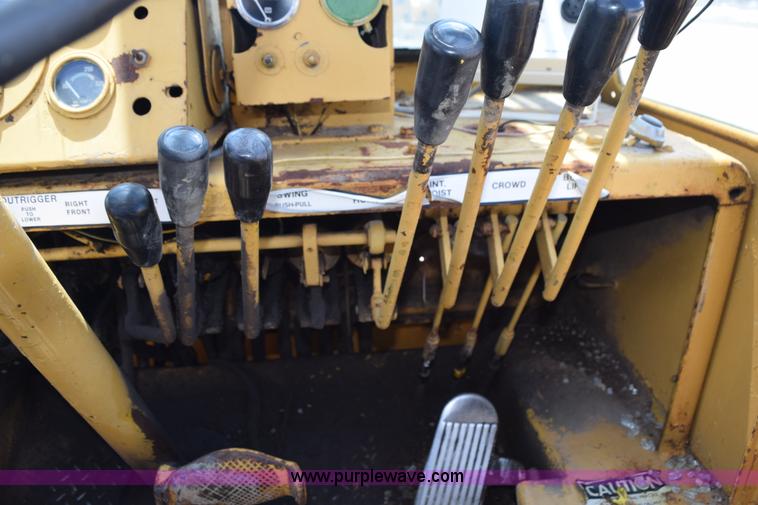 image for item L5789 1982 Galion 150A hydraulic crane