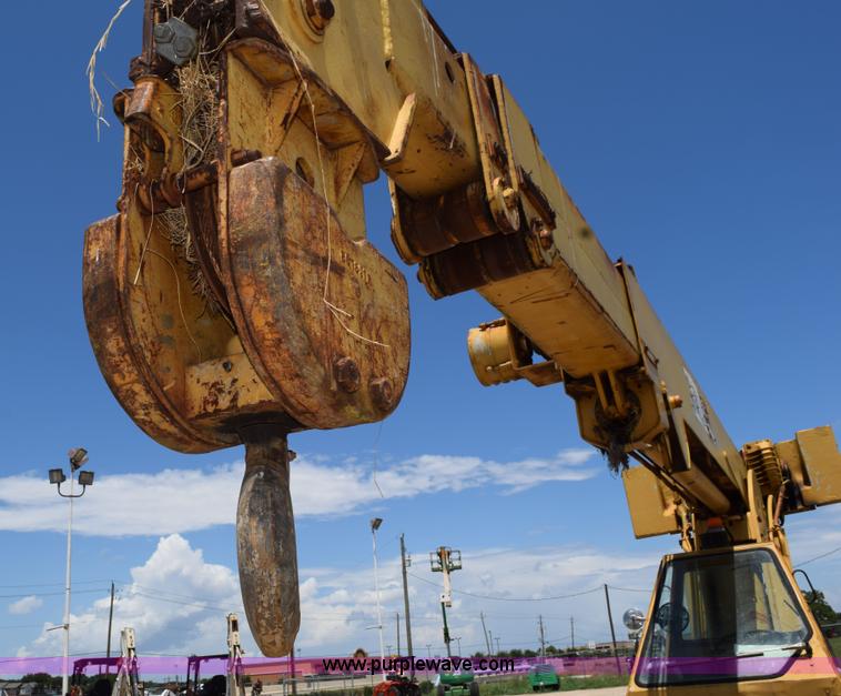 image for item L5789 1982 Galion 150A hydraulic crane