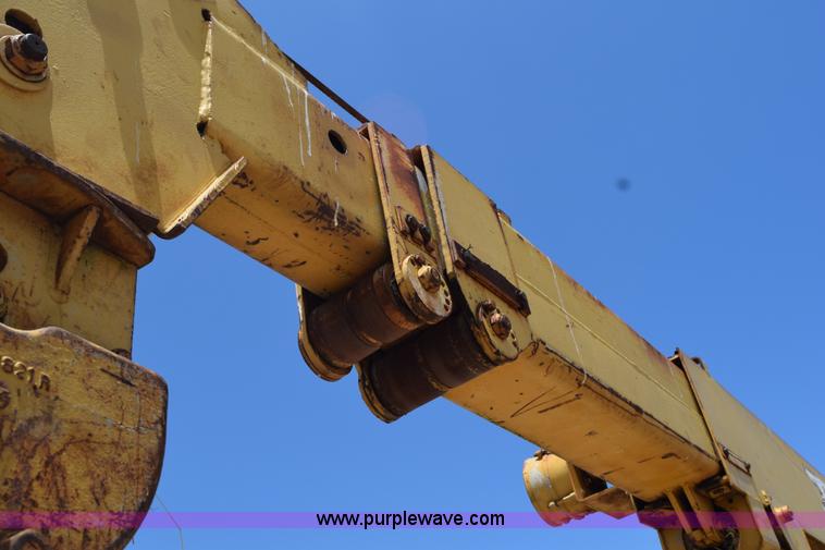 image for item L5789 1982 Galion 150A hydraulic crane