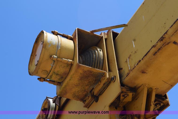 image for item L5789 1982 Galion 150A hydraulic crane