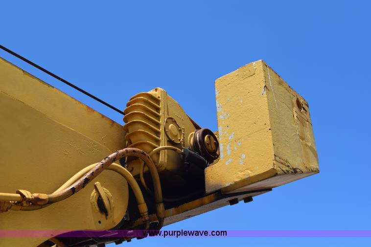 image for item L5789 1982 Galion 150A hydraulic crane