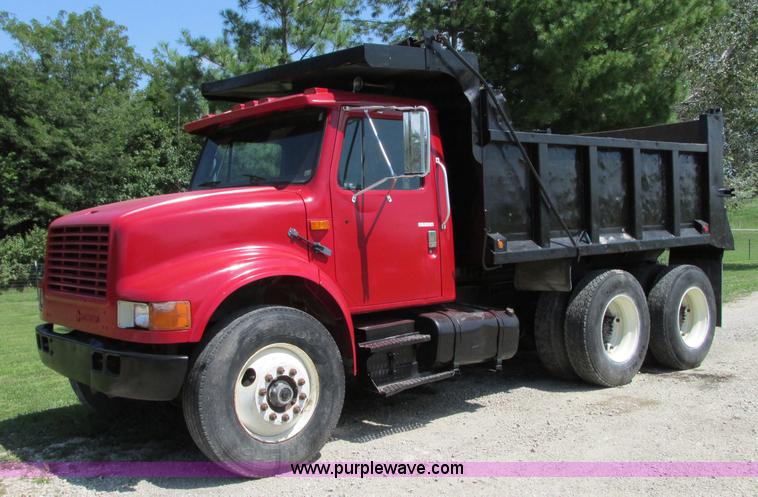 image for item R9420 1991 International 4900 dump truck