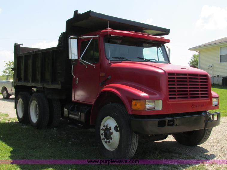 image for item R9420 1991 International 4900 dump truck
